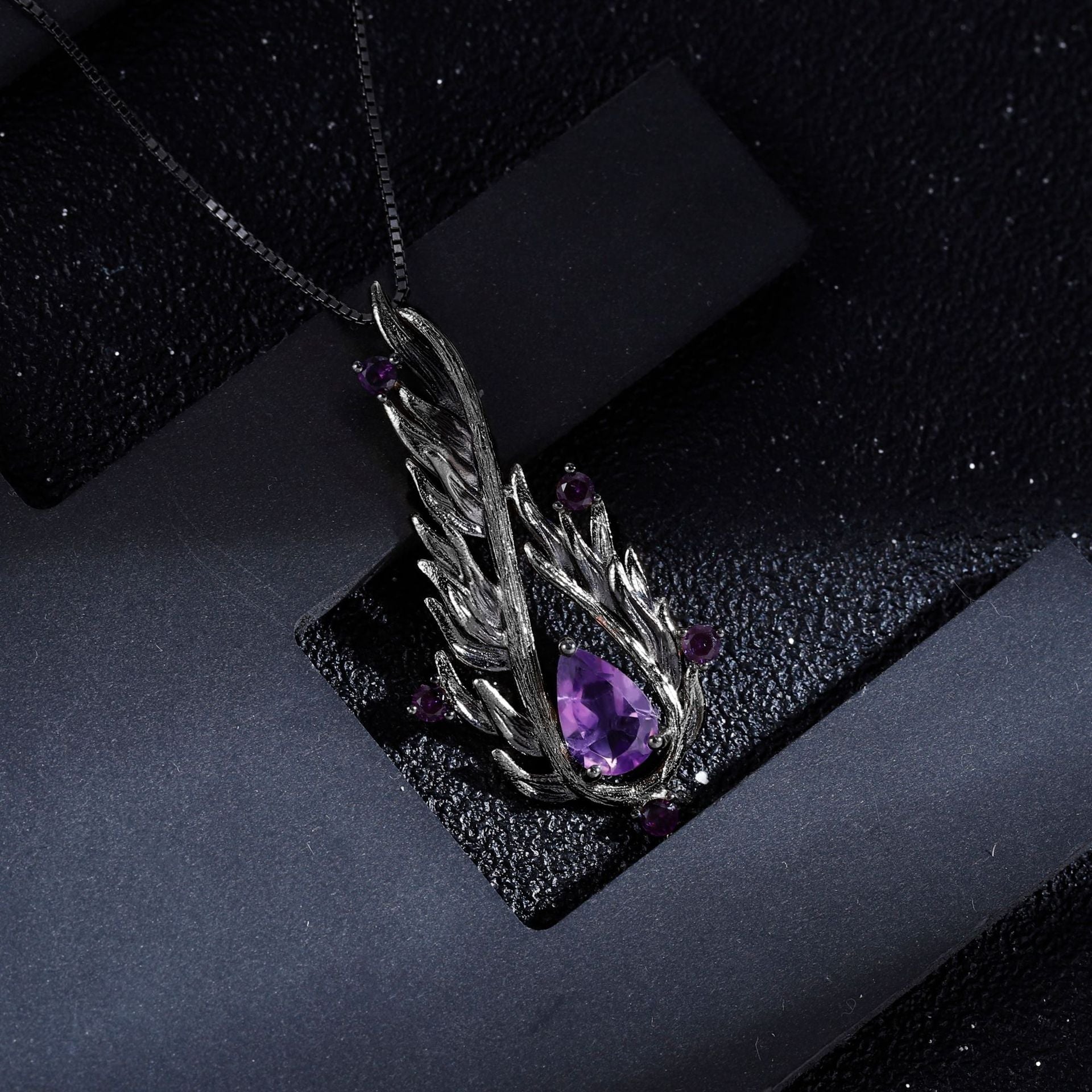 Flames Of Hel - 925 Sterling Silver Necklace inlaid with Natural Amethysts